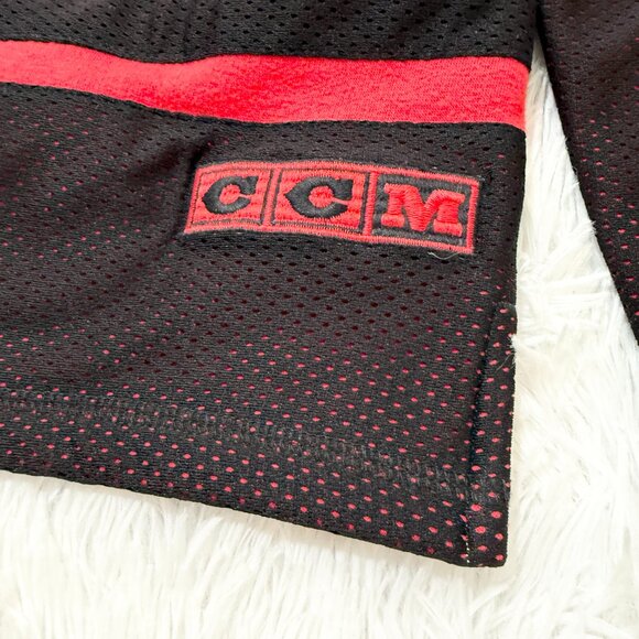 CCM Pro Oka Athletic Equipment Chicago Blackhawks Sweater in Red Size Medium - Picture 9 of 9